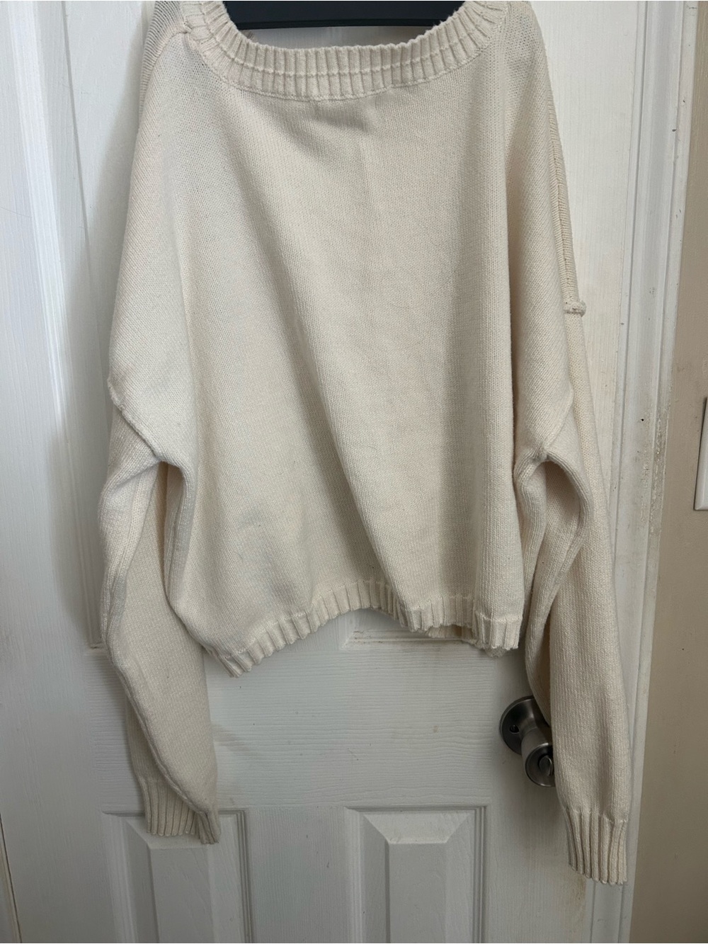 Cropped Cream Crewneck Sweater with Red Lobster Embroidery - Picture 4 of 4